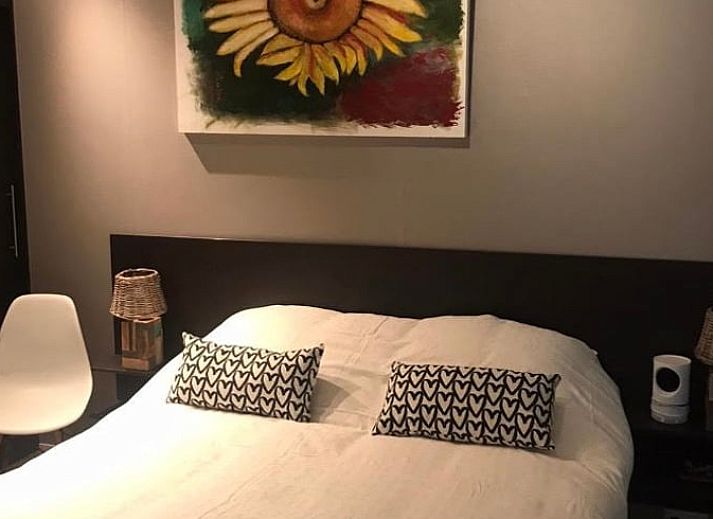 Die Terrasse des Ferienhauses in Oosterwolde in Friesland ist ideal fuer entspannte Mahlzeiten im Freien.