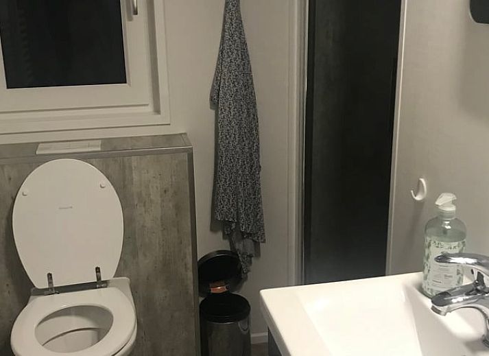 Gemuetliche Veranda des Ferienhauses in Oosterwolde, gelegen in den friesischen Waeldern von Friesland.