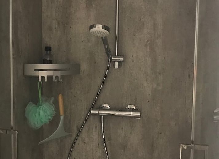 Gemuetliche Veranda des Ferienhauses in Oosterwolde, gelegen in den friesischen Waeldern von Friesland.