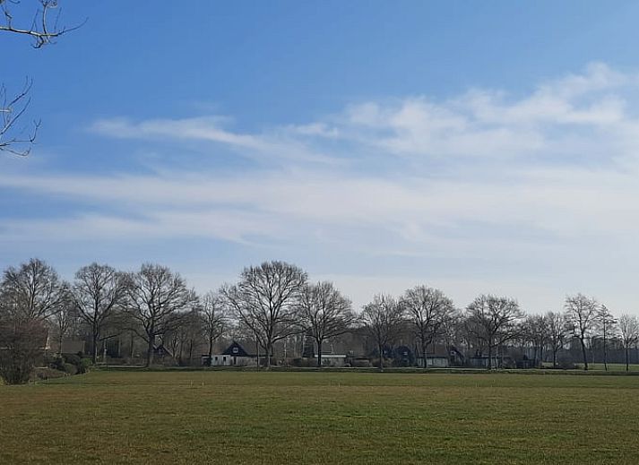 Eetkamer in Huisje in Boijl, vakantiehuis in de Friese bossen van Friesland.