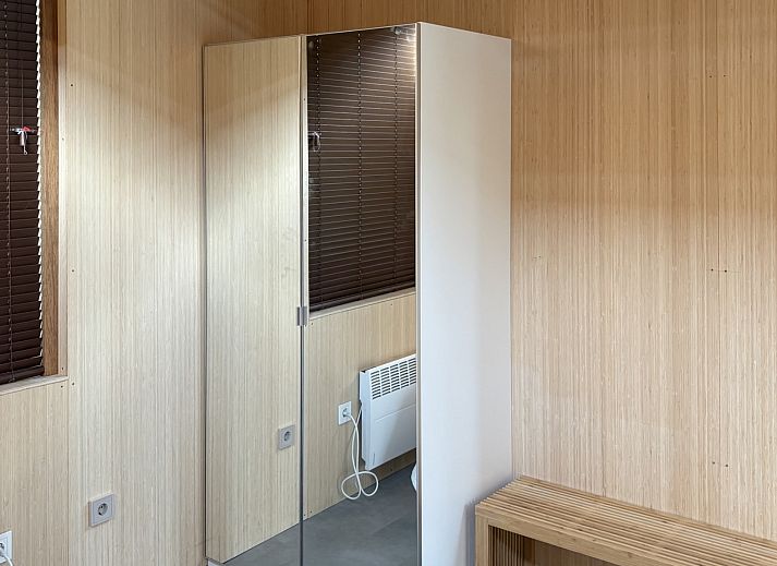 Vacation home FR527 in Boijl, Friesland, surrounded by the Frisian forests with an inviting terrace and natural surroundings.