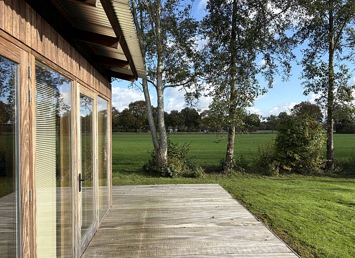 Interior of vacation home FR527 in Boijl, Friesland, with modern wooden finish and mirrored wardrobe for an atmospheric stay in the Frisian woods.