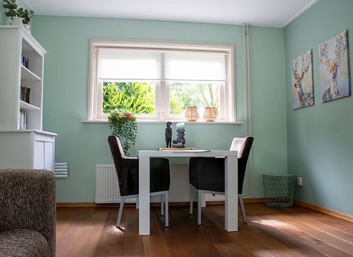 Kleurrijke bloemen bij Vakantiehuisje in Hoornsterzwaag, midden in de Friese natuur.