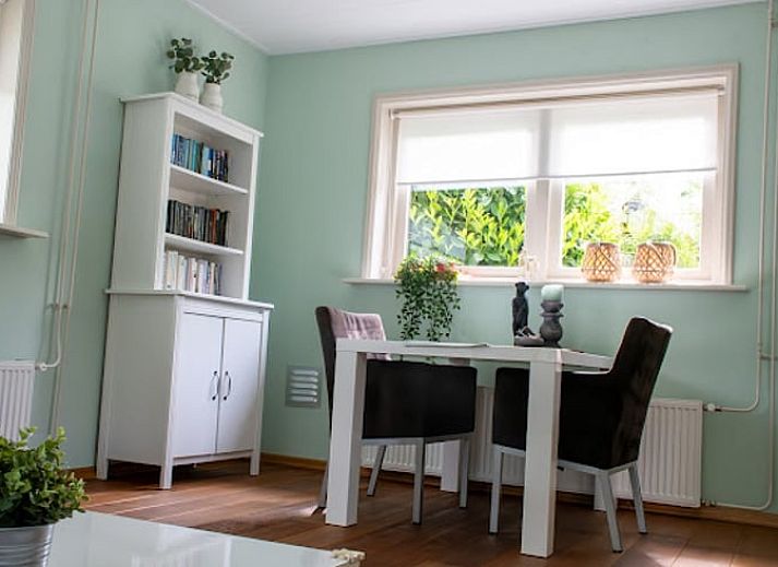 Kleurrijke bloemen bij Vakantiehuisje in Hoornsterzwaag, midden in de Friese natuur.