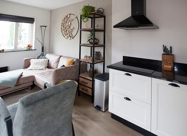 Vakantiehuis in Houtigehage met ruime veranda in de Friese bossen, Friesland.