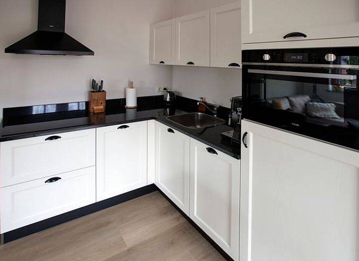 Gezellige binnenruimte van Vakantiehuis in Houtigehage, Friesland.