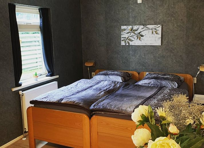 Entrance with wooden bench at Holiday Home in Steggerda, located in Friesland.