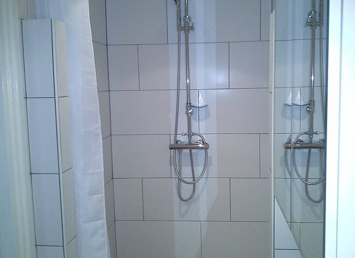 Entrance with wooden bench at Holiday Home in Steggerda, located in Friesland.