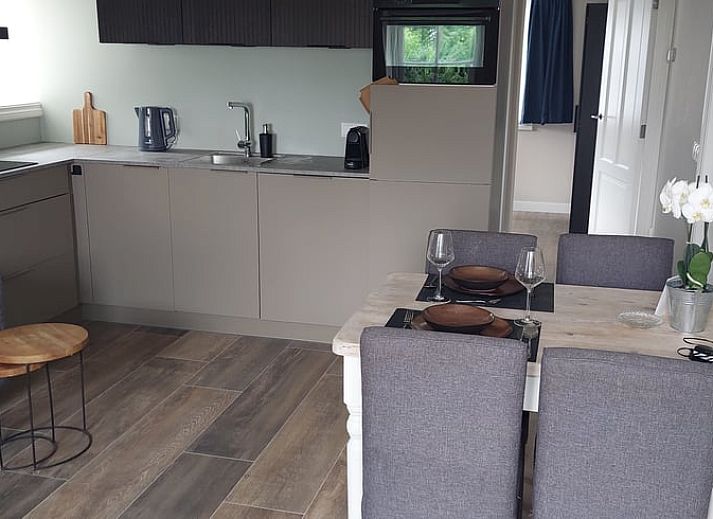 Charmantes Ferienhaus auf einem Bauernhof in Nijemirdum, Friesische Waelder, Friesland.