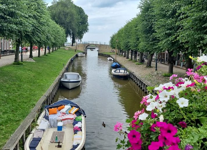 Aussenbereich des Ferienhauses in Nijemirdum, mit Garten und Terrasse in Friesland.