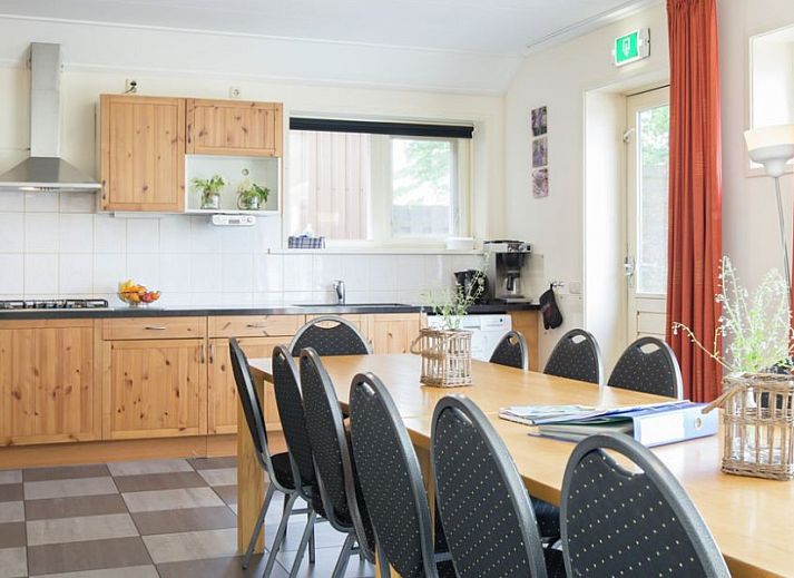 Enjoy boating at Recreation Company de Blikvaart in Sint Annaparochie, Friesland, surrounded by the Frisian countryside.