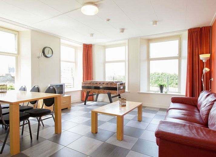 Enjoy boating at Recreation Company de Blikvaart in Sint Annaparochie, Friesland, surrounded by the Frisian countryside.