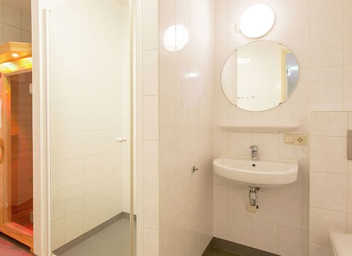 Spacious kitchen in vacation home at Recreatiebedrijf de Blikvaart, Sint Annaparochie, ideal for group stays in Friesland.