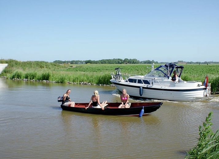 Cozy living room with dining area in vacation home at Recreatiebedrijf de Blikvaart, Sint Annaparochie, perfect for families in Friesland.