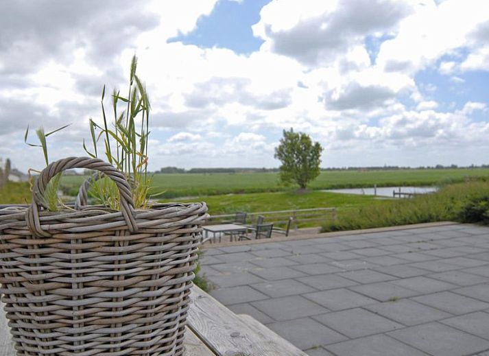 Bright living room with table soccer at Recreatiebedrijf de Blikvaart, Sint Annaparochie, offers relaxation in the Frisian countryside.