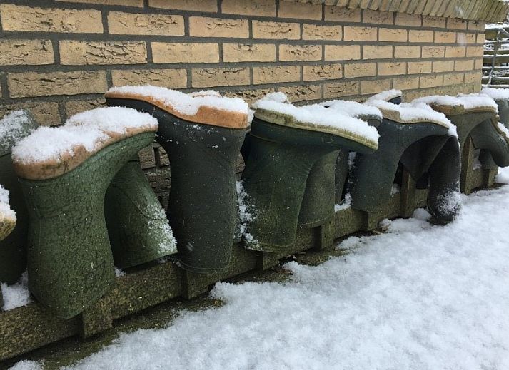 Bright living room with table soccer at Recreatiebedrijf de Blikvaart, Sint Annaparochie, offers relaxation in the Frisian countryside.