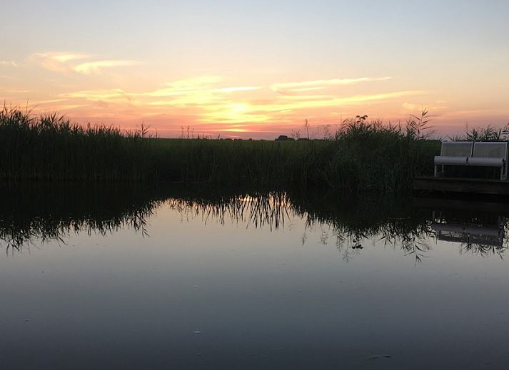 Bedroom with pool table in vacation home at Recreation Company de Blikvaart, Sint Annaparochie, unique accommodation in Friesland.