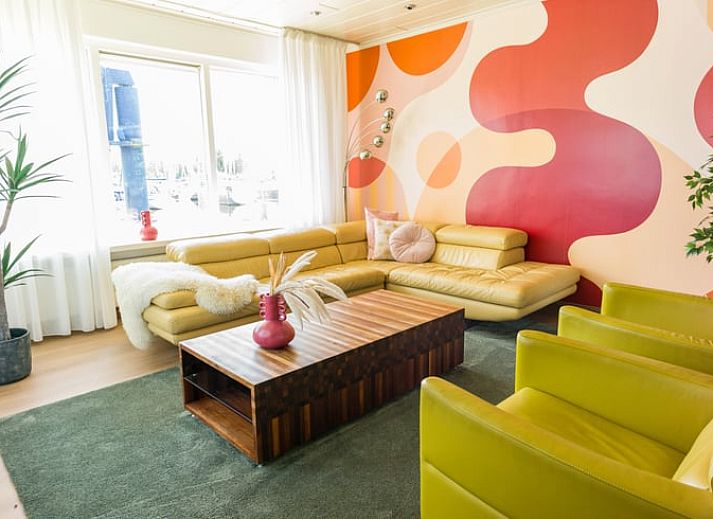 Ferienhaus in Stavoren mit Terrasse und Blick auf den Yachthafen in Friesland.