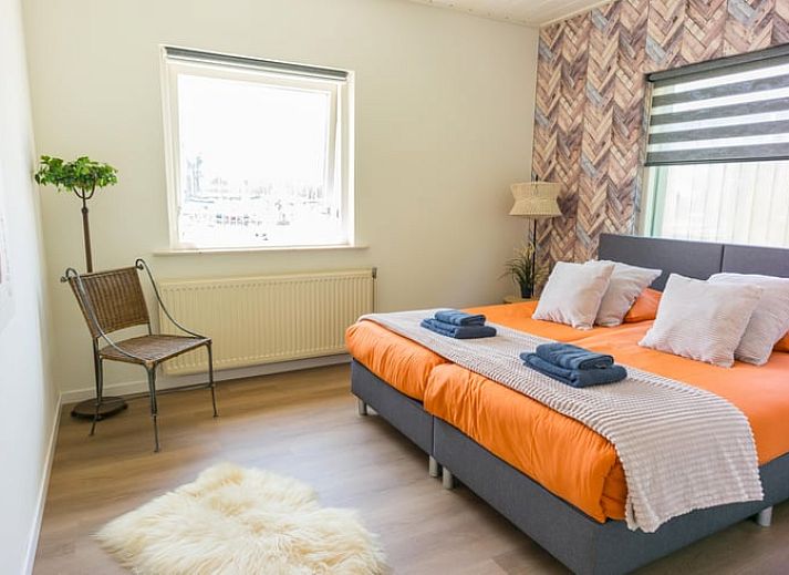 Ferienhaus in Stavoren mit Terrasse und Blick auf den Yachthafen in Friesland.