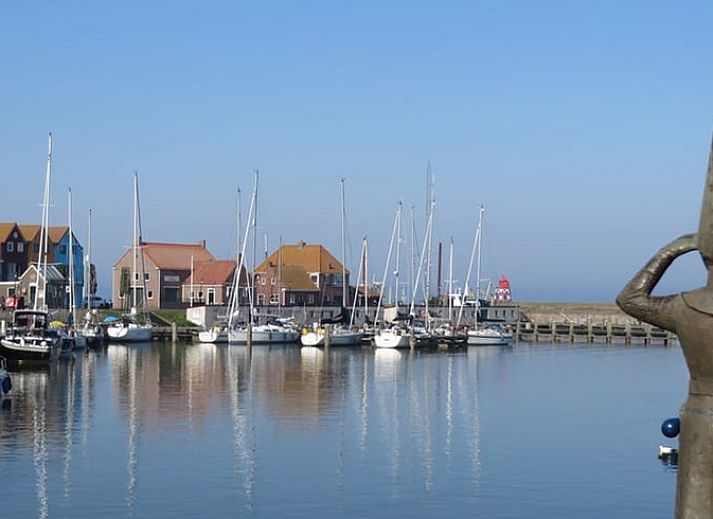 Spielplatz im Cottage in Stavoren, einem Ferienhaus in Friesland, ideal fuer Kinder zum Spielen und Geniessen der Natur.