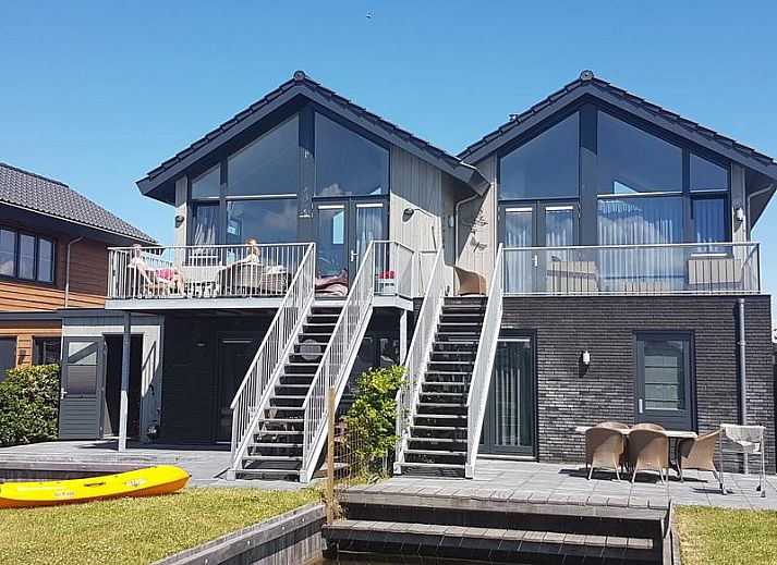 Guest house 240444 • Holiday property Friese elfsteden • Knus 6 persoons Havenhuis met eigen ligplaats