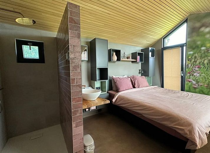 Vakantiehuis in Stavoren omgeven door groene natuur en jachthaven in Friesland.