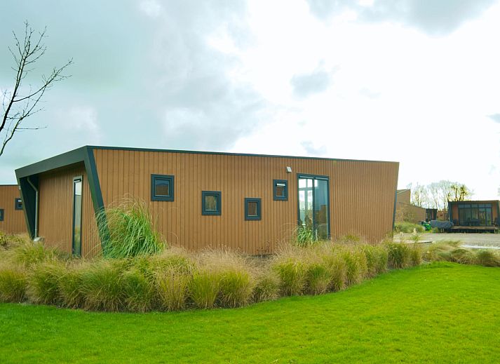 Freistehendes Haus in Hindeloopen, Friesland, umgeben von grner Natur und rustikalem Charme, perfekt fr einen erholsamen Urlaub.