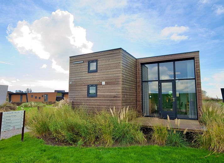 Freistehendes Haus in Hindeloopen, Friesland, mit moderner Architektur und grner Umgebung, ideales Ferienhaus in den elf Stdten Frieslands.