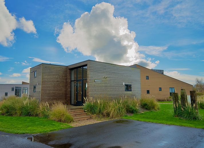 Freistehendes Haus in Hindeloopen, Friesland, mit moderner Architektur und grner Umgebung, ideales Ferienhaus in den elf Stdten Frieslands.