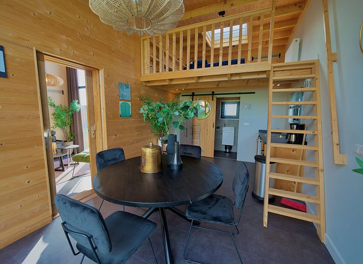 Freistehendes Haus in Hindeloopen, ein modernes Ferienhaus in den elf Stdten Frieslands, umgeben von grner Natur und mit weitem Ausblick.