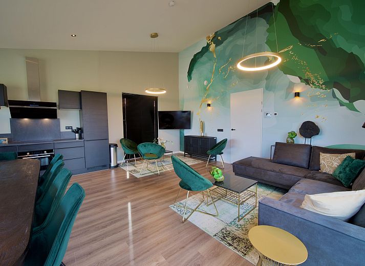 Modernes Einfamilienhaus in Hindeloopen, Friesland, mit grner Umgebung und klarem Design, ideal fr einen Urlaub in den elf Stdten Frieslands.