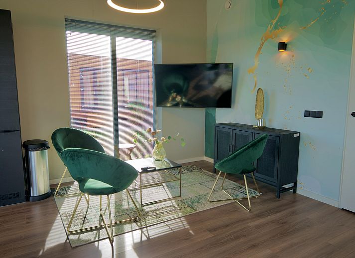 Modernes Einfamilienhaus in Hindeloopen, Friesland, mit grner Umgebung und klarem Design, ideal fr einen Urlaub in den elf Stdten Frieslands.