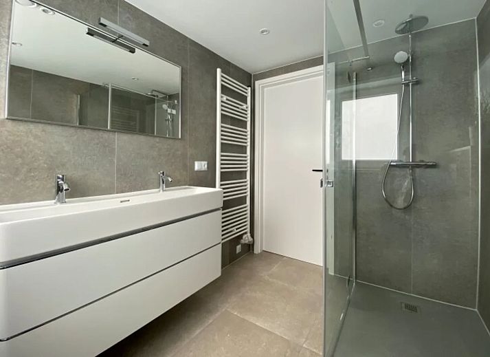 Freistehendes Haus in Hindeloopen, ein Ferienhaus in Friesland mit Blick auf das Wasser und moderner Architektur in den elf Stdten Frieslands.