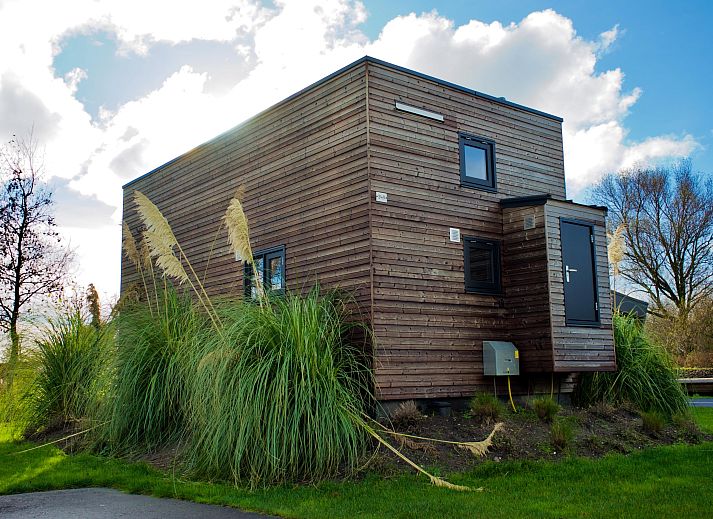 Freistehendes Haus in Hindeloopen, ein Ferienhaus in den elf Stdten Frieslands, umgeben von Natur und mit moderner Architektur.