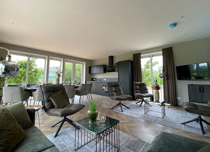 Detached house in Hindeloopen, Friesland, offers a modern vacation home overlooking the peaceful Frisian Eleven Cities region.