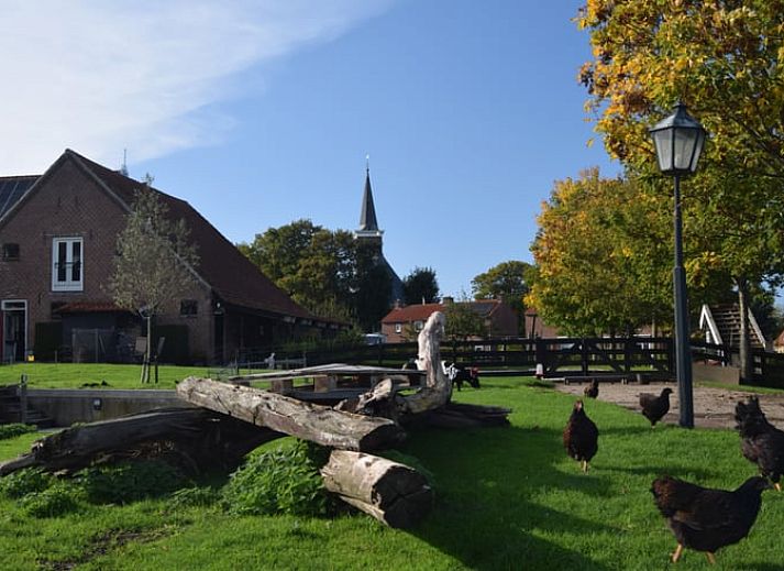 Stilvolle Kueche mit modernen Geraeten in Cottage in Bolsward, Ferienhaus in den friesischen Elfstaedten.