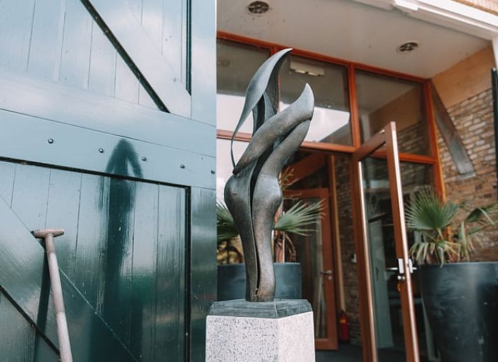 Ruhig gelegenes Ferienhaus in Harlingen, umgeben von Natur und Wasser in Friesland.