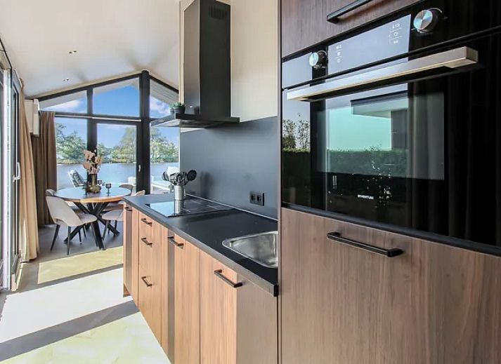 Guest house 260123 - Bungalow Het Friese platteland - 4-6 persoons wellness lodge | 4-6B2