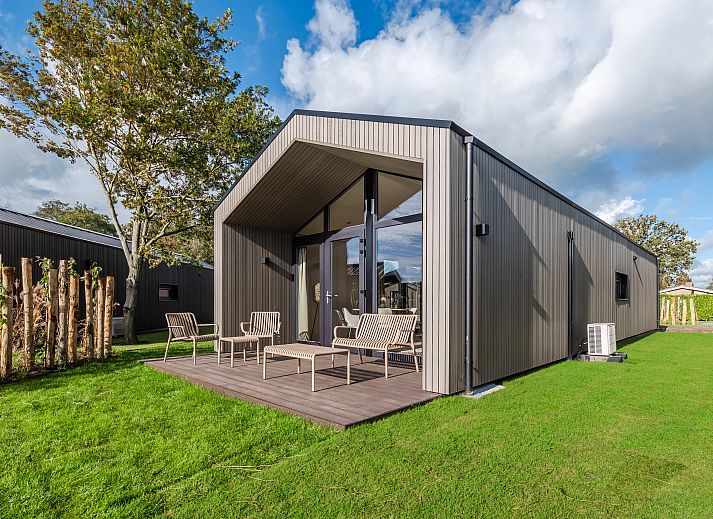 Guest house 260145 - Bungalow Het Friese platteland - 4-persoons wellness lodge | 4B3