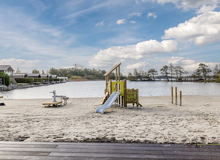 Guest house 260146 - Bungalow Het Friese platteland - 4-persoons wellness lodge | 4B4