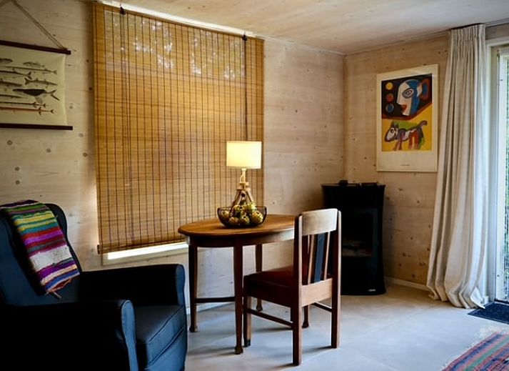 Gezellige binnenruimte in Vakantiehuisje in Donkerbroek, Het Friese platteland.