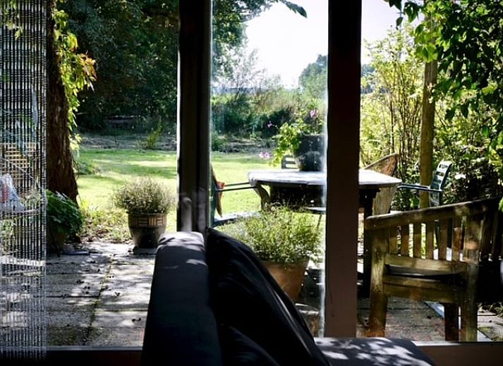 Gezellige binnenruimte in Vakantiehuisje in Donkerbroek, Het Friese platteland.