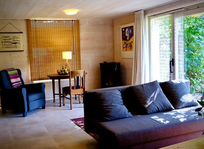 Gezellige binnenruimte in Vakantiehuisje in Donkerbroek, Het Friese platteland.