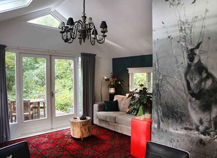 Ferienhaus in Makkinga, umgeben von ueppiger Natur in der friesischen Landschaft, Friesland.