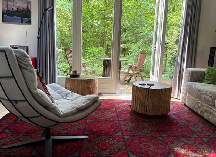 Ferienhaus in Makkinga, umgeben von ueppiger Natur in der friesischen Landschaft, Friesland.