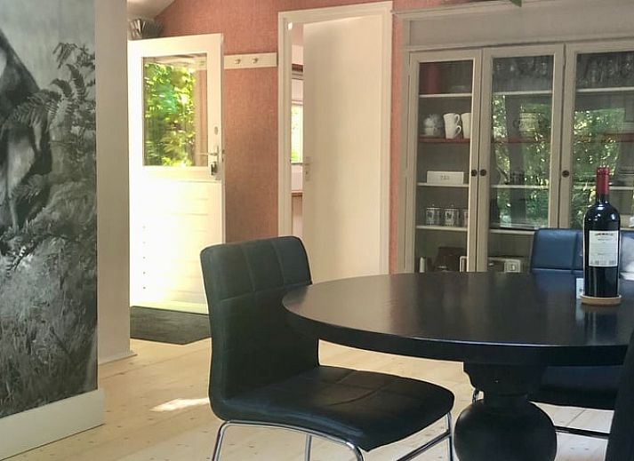 Gemuetliche Terrasse im Ferienhaus in Makkinga, ideal fuer Entspannung in Friesland.