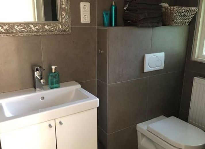 Gemuetliche Terrasse im Ferienhaus in Makkinga, ideal fuer Entspannung in Friesland.