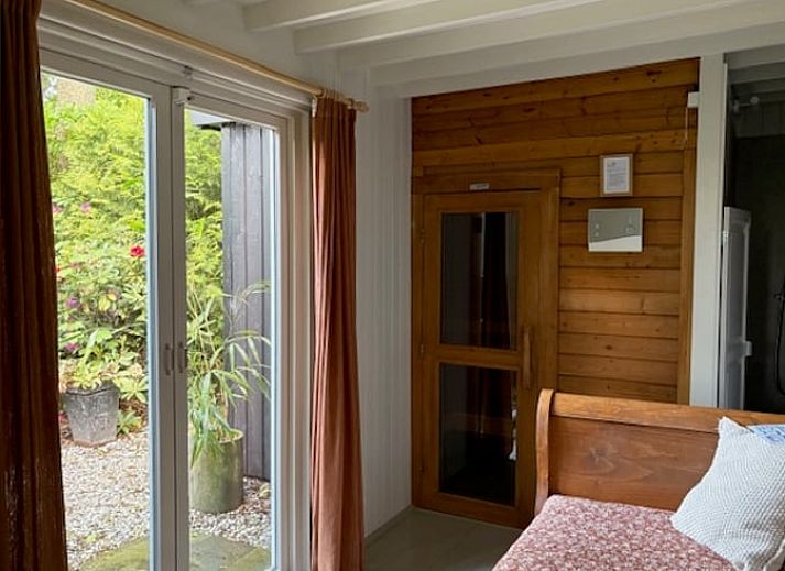 Gemuetliche Terrasse im Ferienhaus in Makkinga, ideal fuer Entspannung in Friesland.