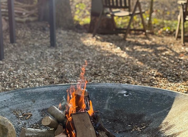 Stilvolle Einrichtung des Ferienhauses in Makkinga mit viel natuerlichem Licht in Friesland.
