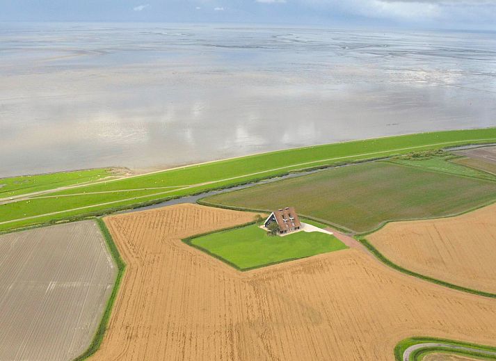 Guest house 260231 • Holiday property Het Friese platteland • Ruim landhuis voor 22 personen met uitzicht op de Waddenzee, 
